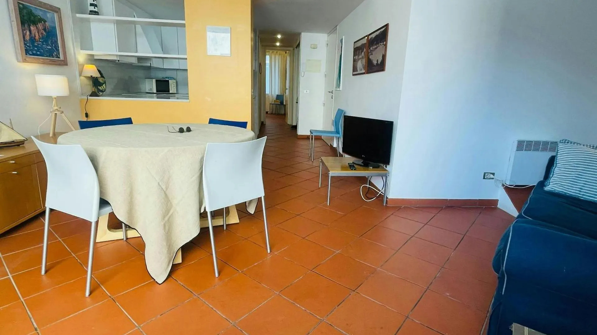 Tamariu Beach 1: Beachfront Wifi Up To 6 Ppl Spanje