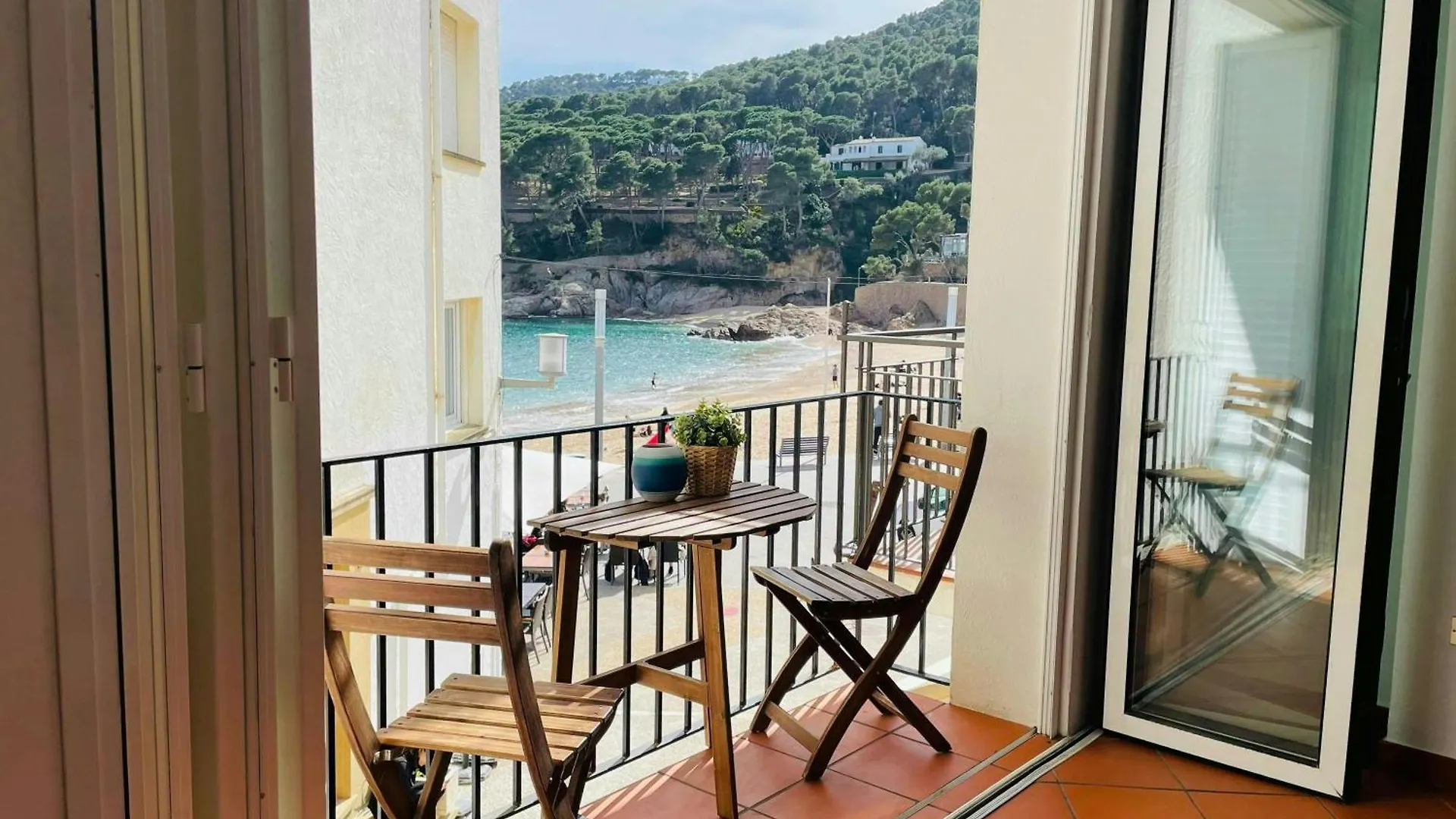 Tamariu Beach 1: Beachfront Wifi Up To 6 Ppl Spagna